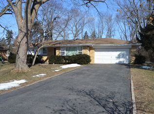 104 Drake Ter, Prospect Heights, IL 60070