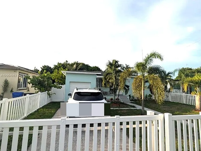 2517 Rodman St — Photo 6