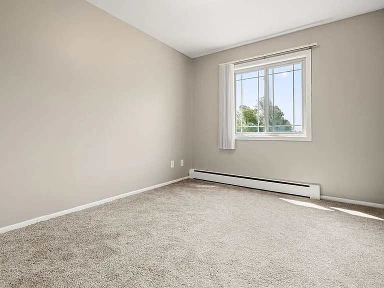 Granite City Apartments — Photo 36