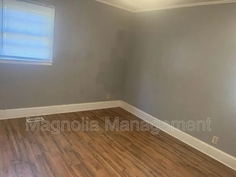 803 Eastside Dr — Photo 7