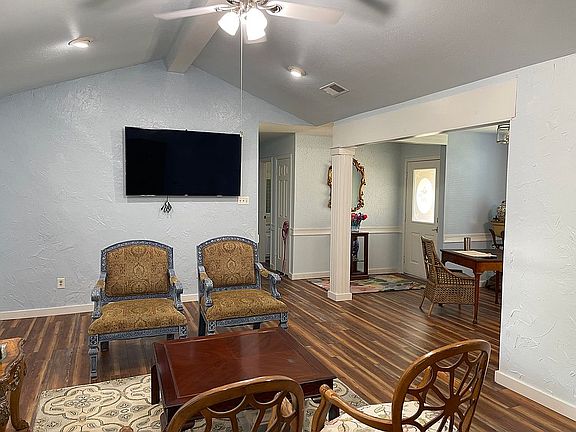 Family Room/dining/foyer