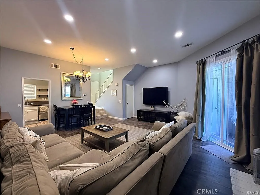2 bed, 2.5 bath, 1270 sqft, $3,500 — Photo 3