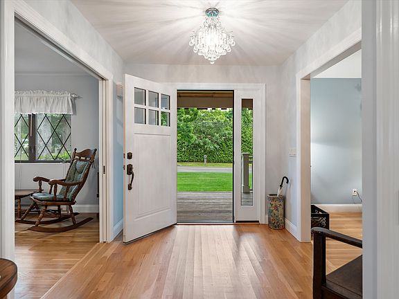 3rd image of 37 Fanning Ave