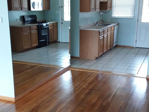 4th image of 14144 Roscoe Blvd