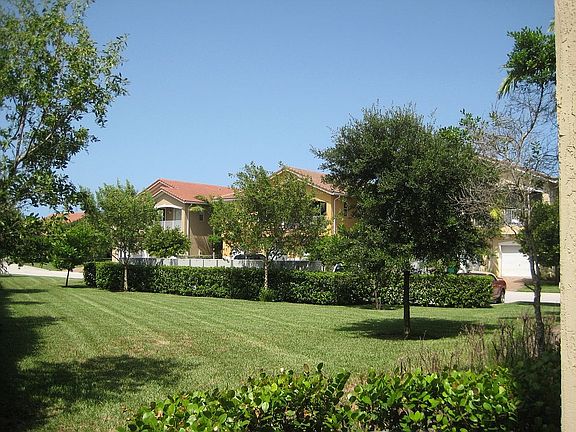 End-unit greenspace outside 