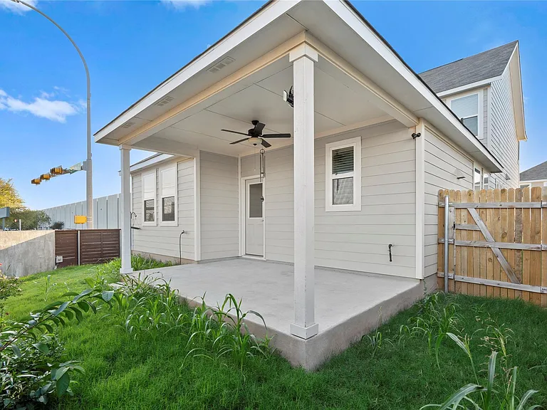 15701 Oglethorpe Dr #100 — Photo 31