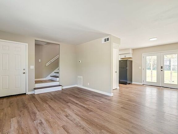3rd image of 743 McPherson Dr