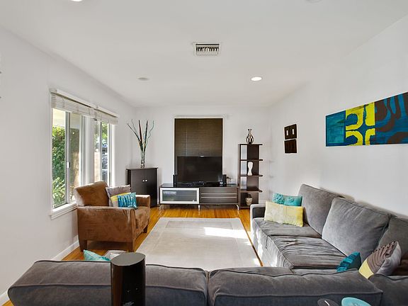 4th image of 1106 N Griffith Park Dr