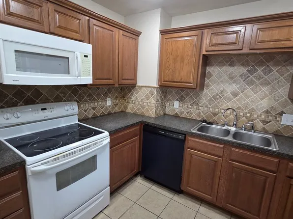 3215 S Chase Ave, Wichita, KS 67217