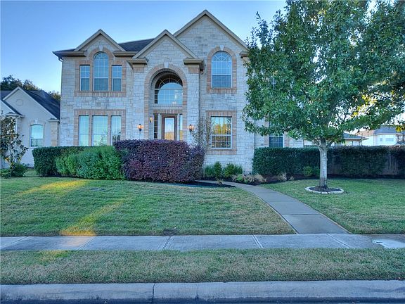 3rd image of 12500 Emerald Oaks Dr