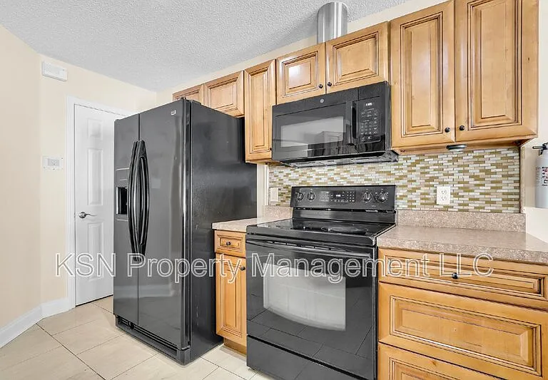 7331 Leghorn St — Photo 31