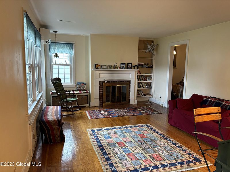 3rd image of 1 Warren Street