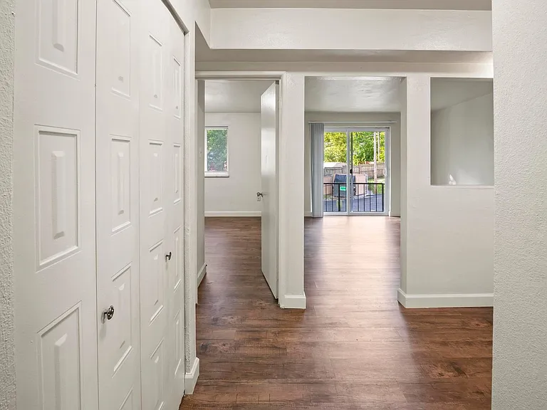 Westport Edge Apartments — Photo 19