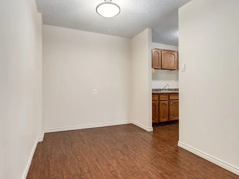 1825 Woodview Dr SW — Photo 27