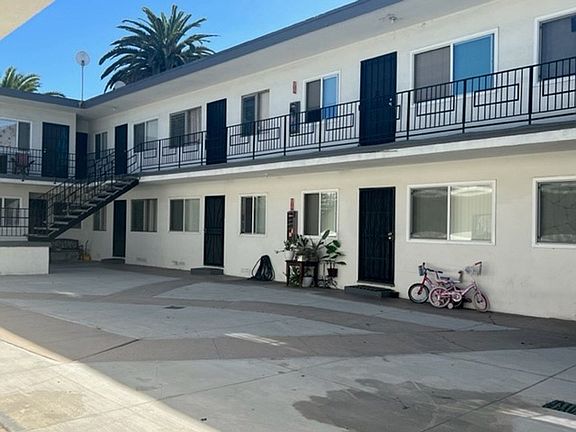 4th image of 115 N Oak St APT 37