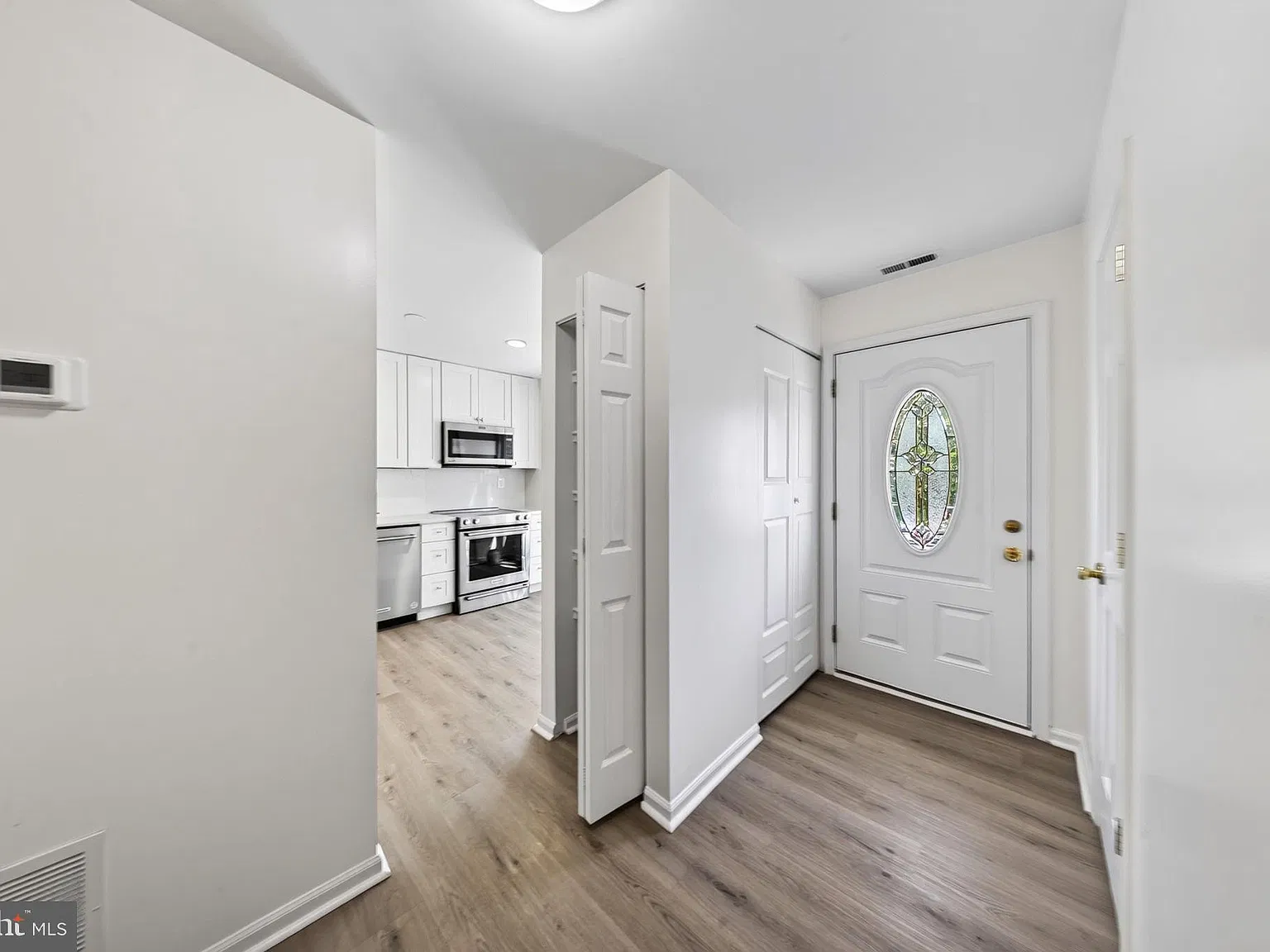 2 bed, 1.5 bath, 1294 sqft, $2,550 — Photo 4