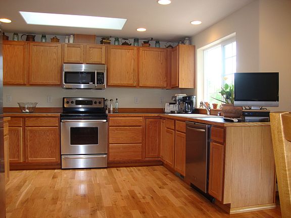 Kitchen with lots of cabinets and counter space