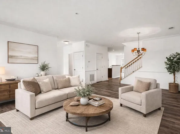 15831 John Diskin Cir, Woodbridge, VA 22191