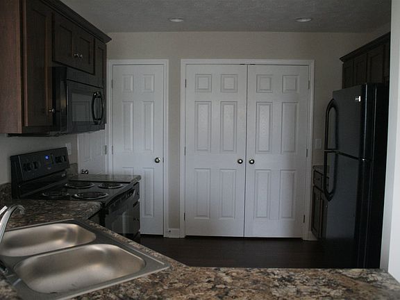 5th image of 717 Village Creek Dr
