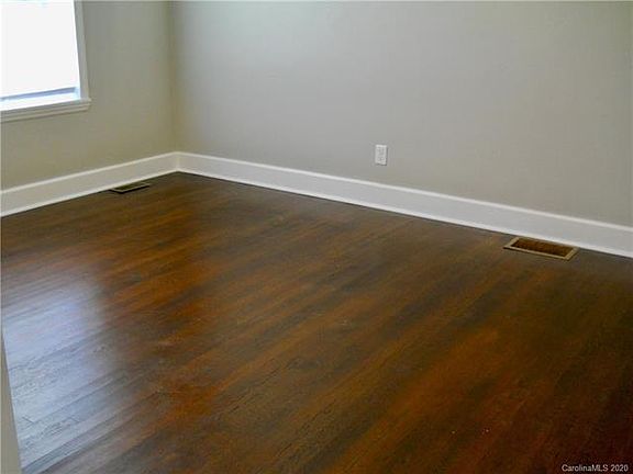 4th image of 2535 Juniper Dr