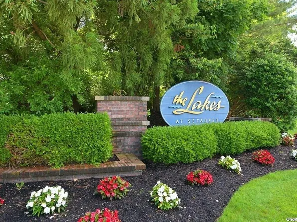 296 Erik Drive #-, East Setauket, NY 11733