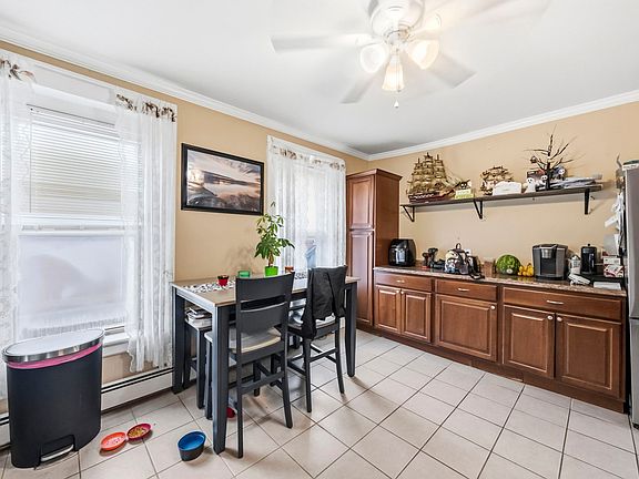 5th image of 13 Wall St APT 1