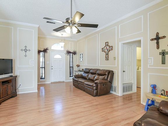 4th image of 5913 Hillglen Dr
