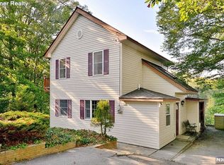 15 Allaire Rd, Hewitt, NJ 07421