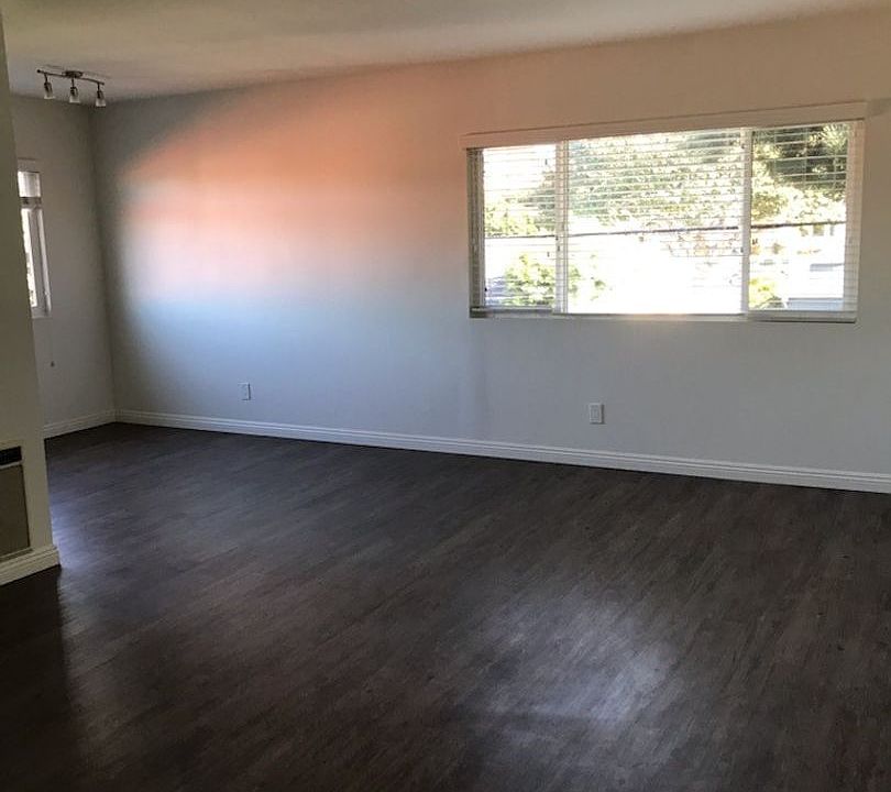 1st image of 622 S Broadway #21