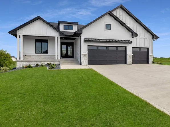2005 Autumn Blaze Dr, Norwalk, IA 50211