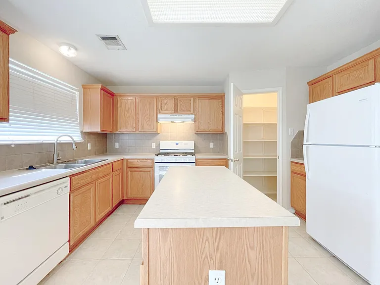 11313 Los Comancheros Rd — Photo 9