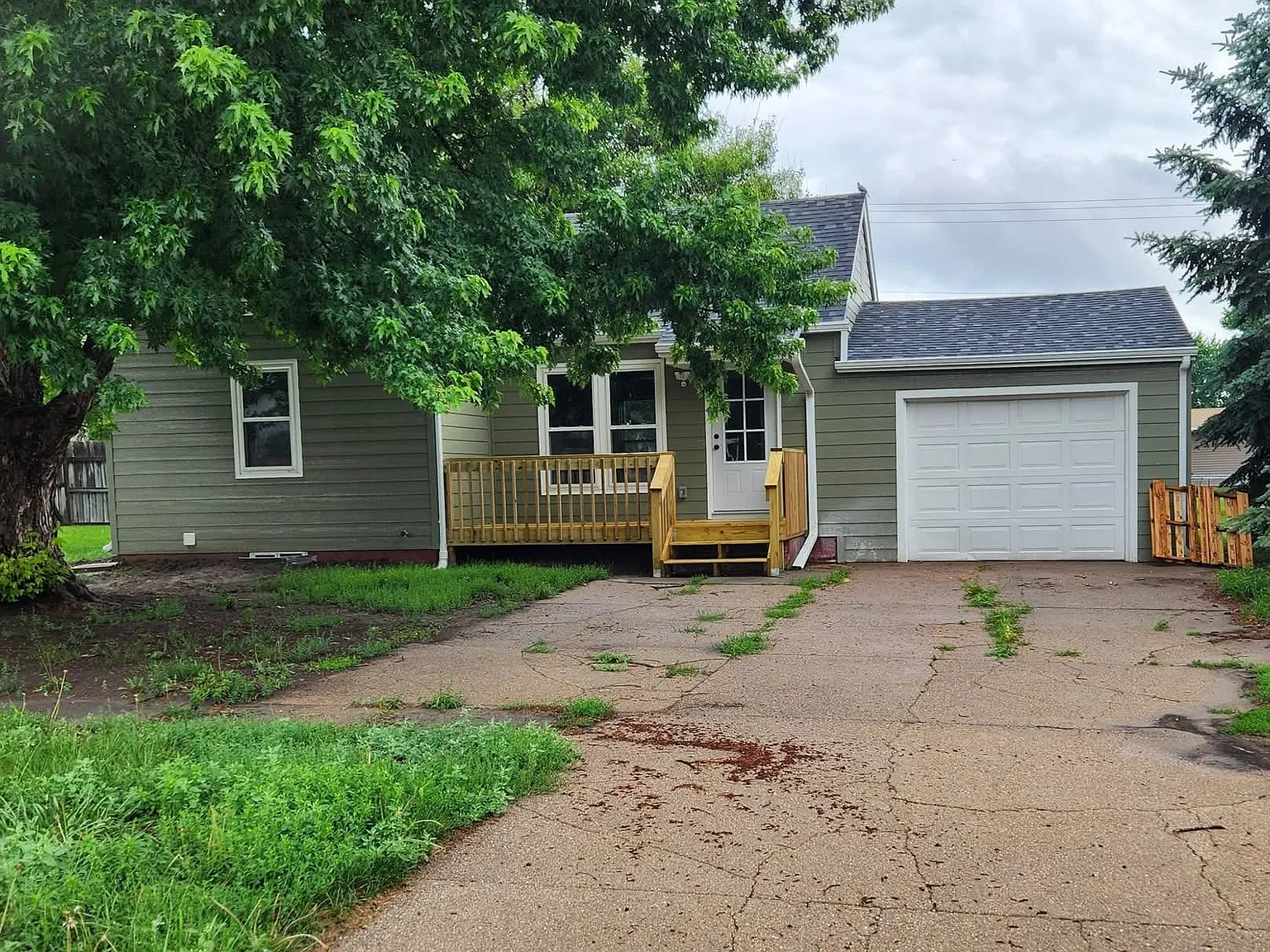 3 bed, 1044 sqft, $1,500 — Photo 1