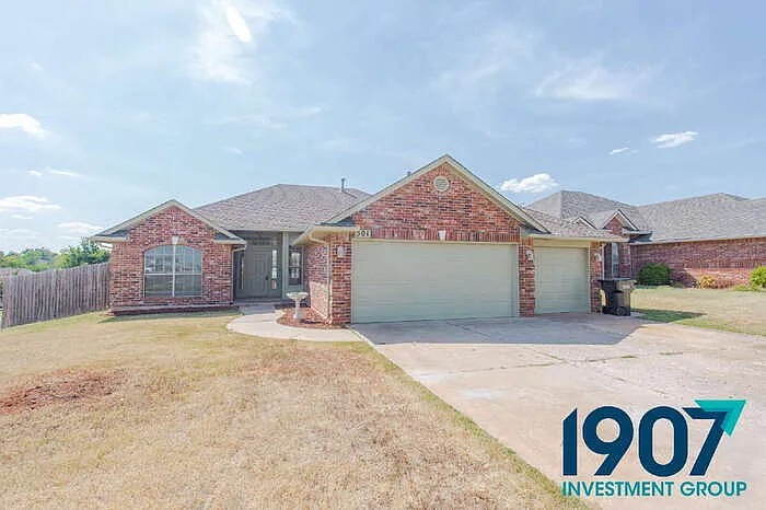 501 Madeline Ln — Photo 17