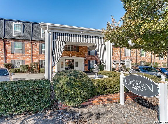 2nd image of 8401 N New Braunfels Ave APT 207A