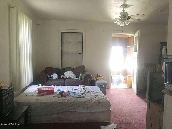 3rd image of 225 E 48th St