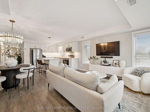 5th image of 164 Rochefort St #D