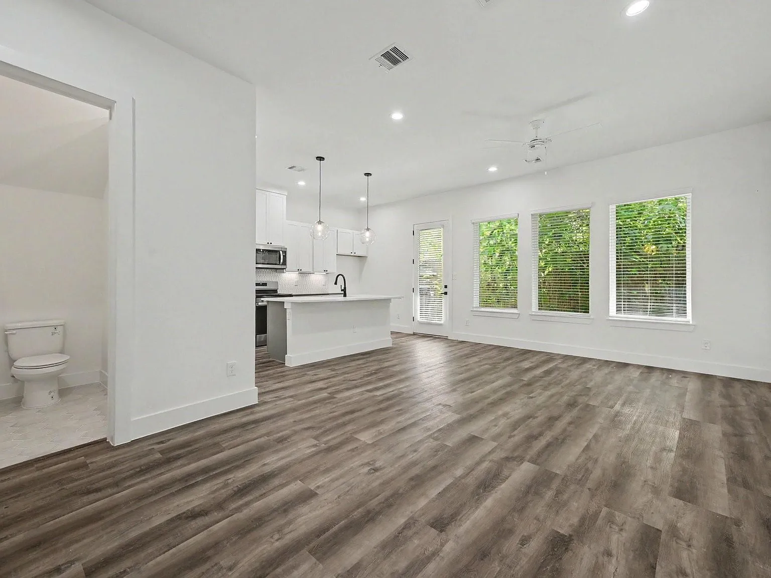 4 bed, 2.5 bath, 1950 sqft, $2,350 — Photo 4