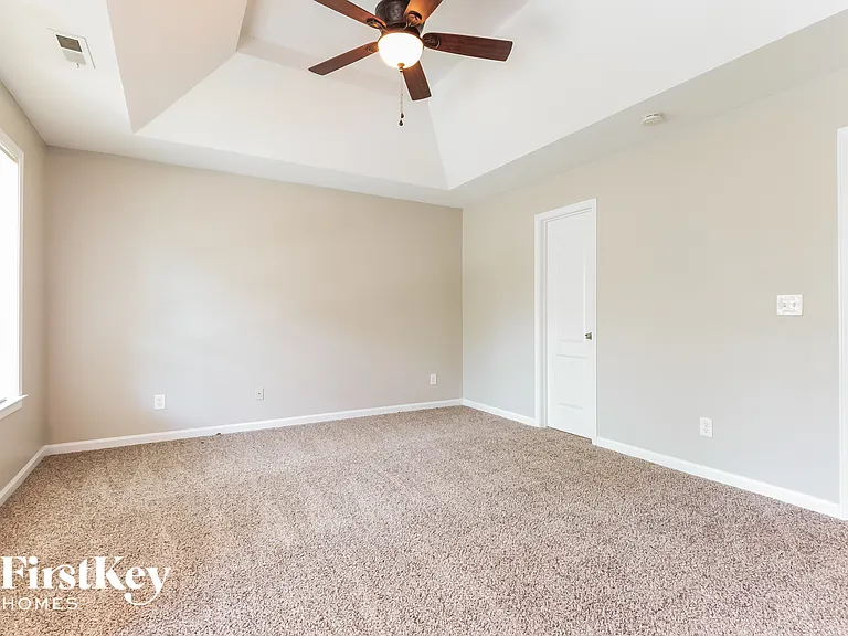 230 Saint Charles Ave — Photo 8