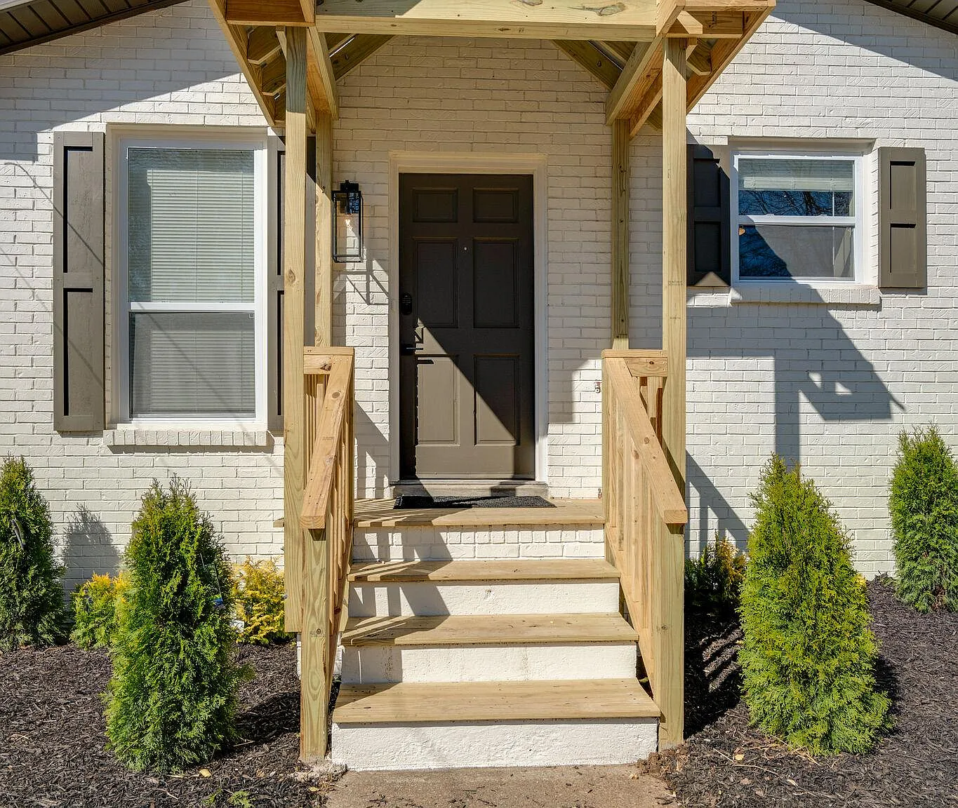 1214 Pennock Ave — Photo 3