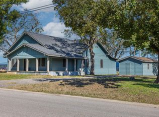 1002 N Banks St, Caldwell, TX 77836