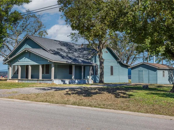 1002 N Banks St, Caldwell, TX 77836