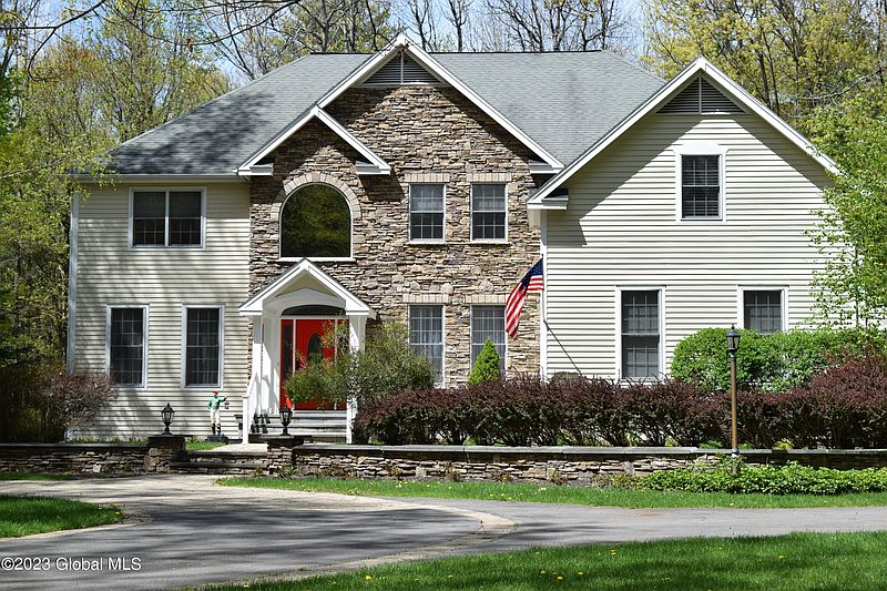 4th image of 14 Rolling Brook Drive