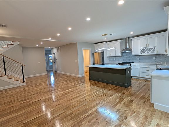 5th image of 27 Rollins St #A
