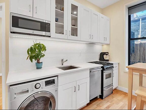 4th image of 149 S 2nd St APT 1