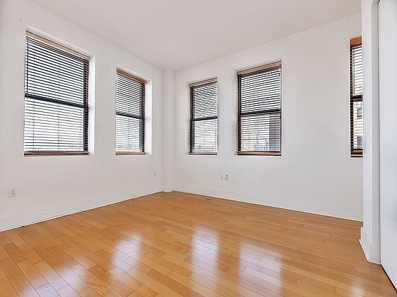3rd image of 4 Beacon Way APT 403