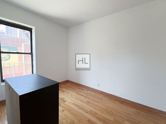 5th image of 251 E 109th St #2B