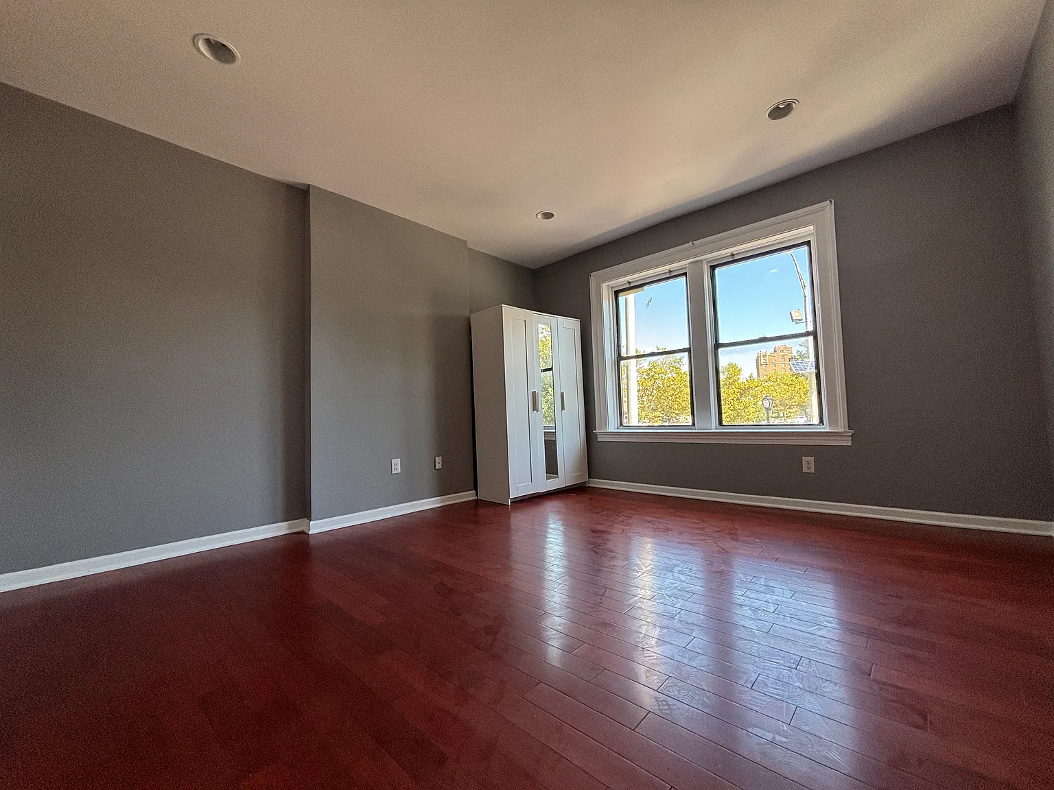 4 bed, $2,350 — Photo 4