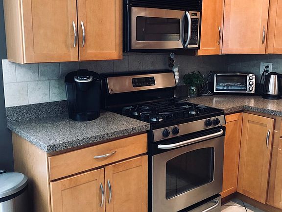 5th image of 5777 N Northwest Hwy #203