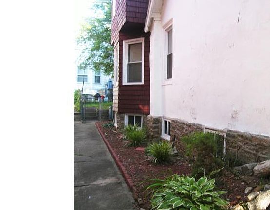 5th image of 305 E Upsal St