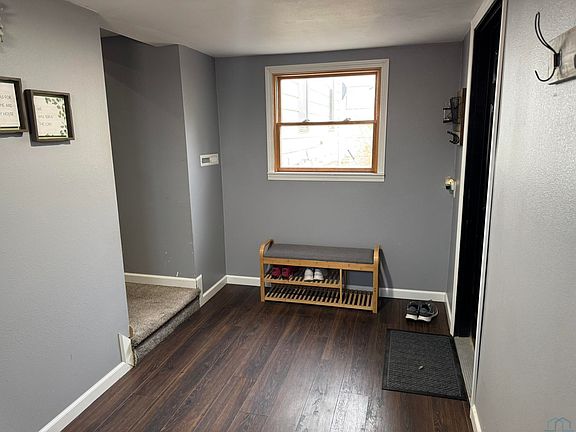 4th image of 402 Elm St